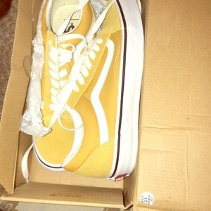 Ochre/True White Colored Old Skool Vans (8.5w/7m)